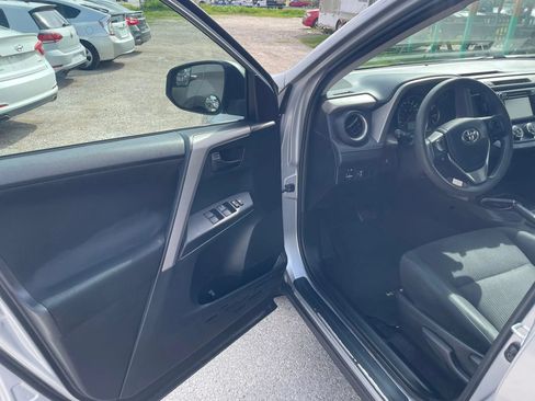 Used 2016 Toyota RAV4 LE AWD/4WD image 12
