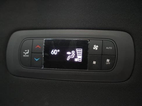 Used 2019 Chrysler Pacifica Limited w/ Advanced Safetytec Group image 42