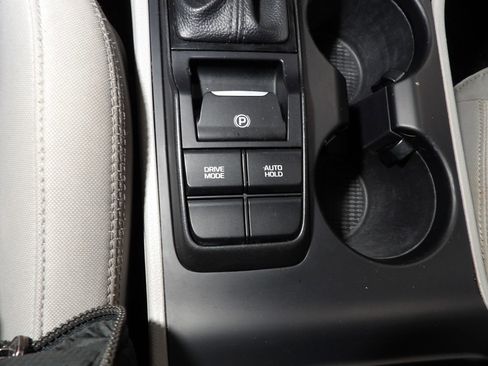 Used 2019 Hyundai Tucson SE image 15