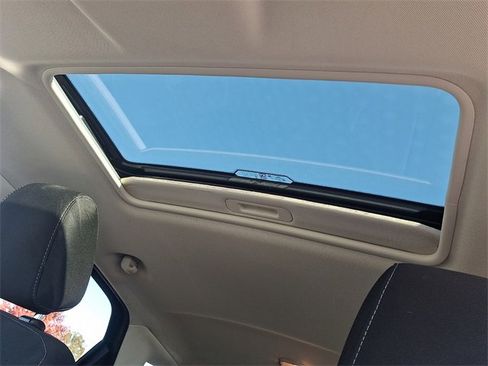 Used 2020 Ford EcoSport SE w/ SE Convenience Package image 11