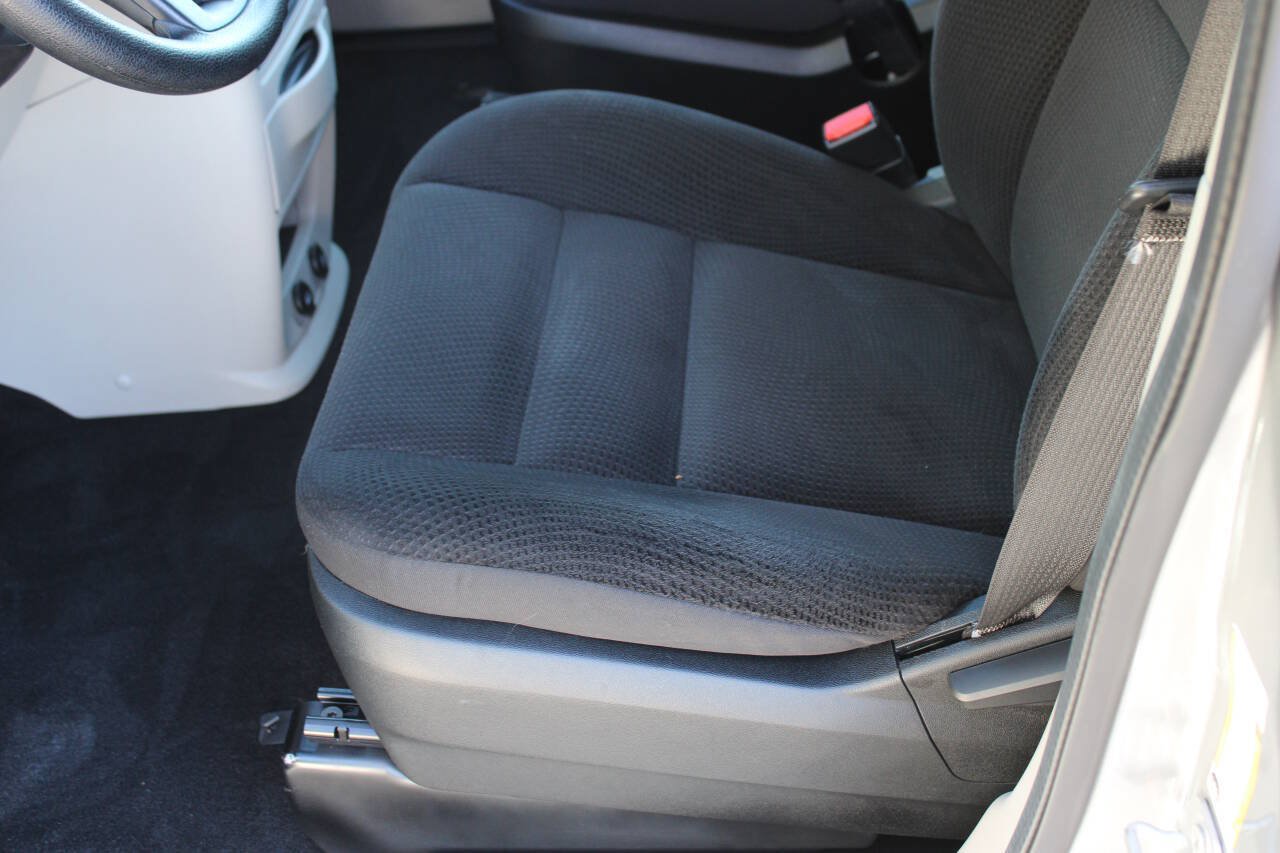 Used 2018 Dodge Grand Caravan SE w/ UConnect Hands-Free Group FWD image 7