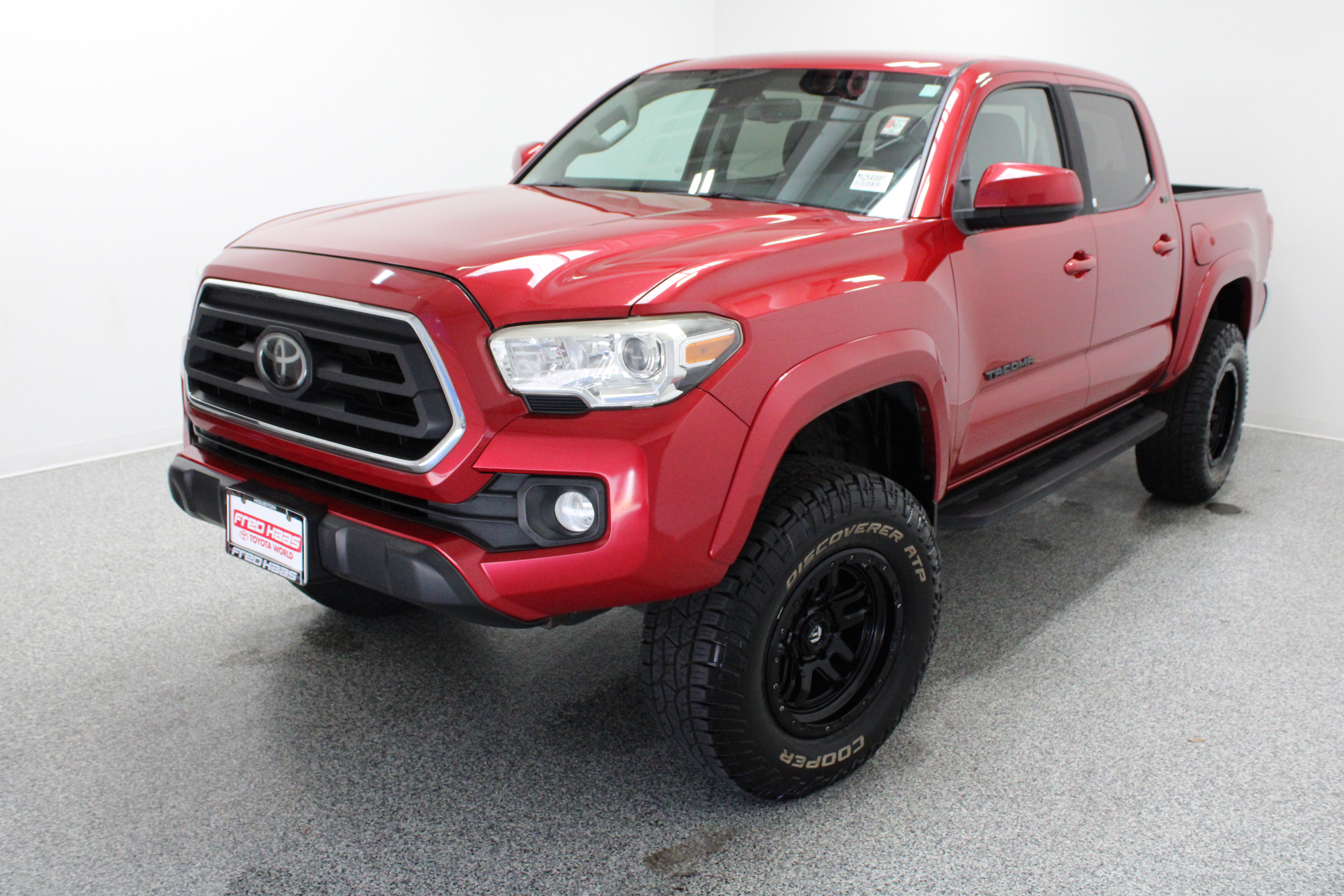 Used 2021 Toyota Tacoma SR5 AWD/4WD image 2