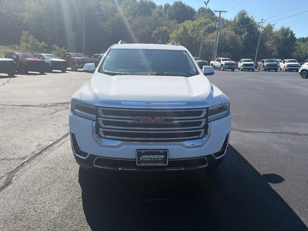 Used 2023 GMC Acadia SLT AWD/4WD image 3
