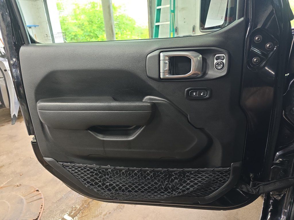Used 2023 Jeep Wrangler Unlimited Rubicon 4xe AWD/4WD image 25