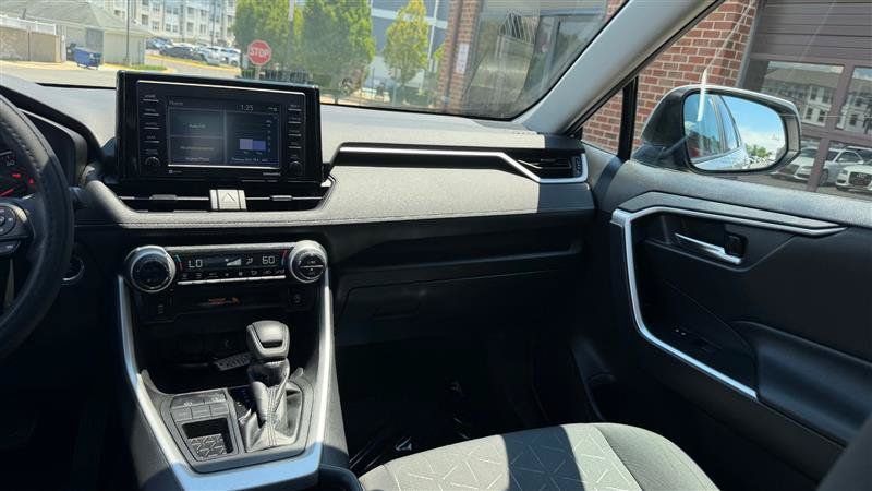 Used 2020 Toyota RAV4 XLE w/ Convenience Package FWD image 27