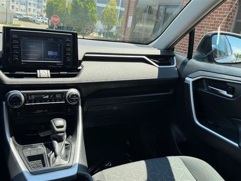 Used 2020 Toyota RAV4 XLE w/ Convenience Package FWD image 27