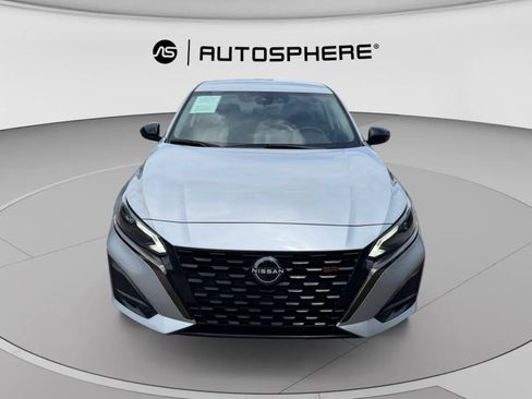Used 2023 Nissan Altima 2.5 SR FWD image 2