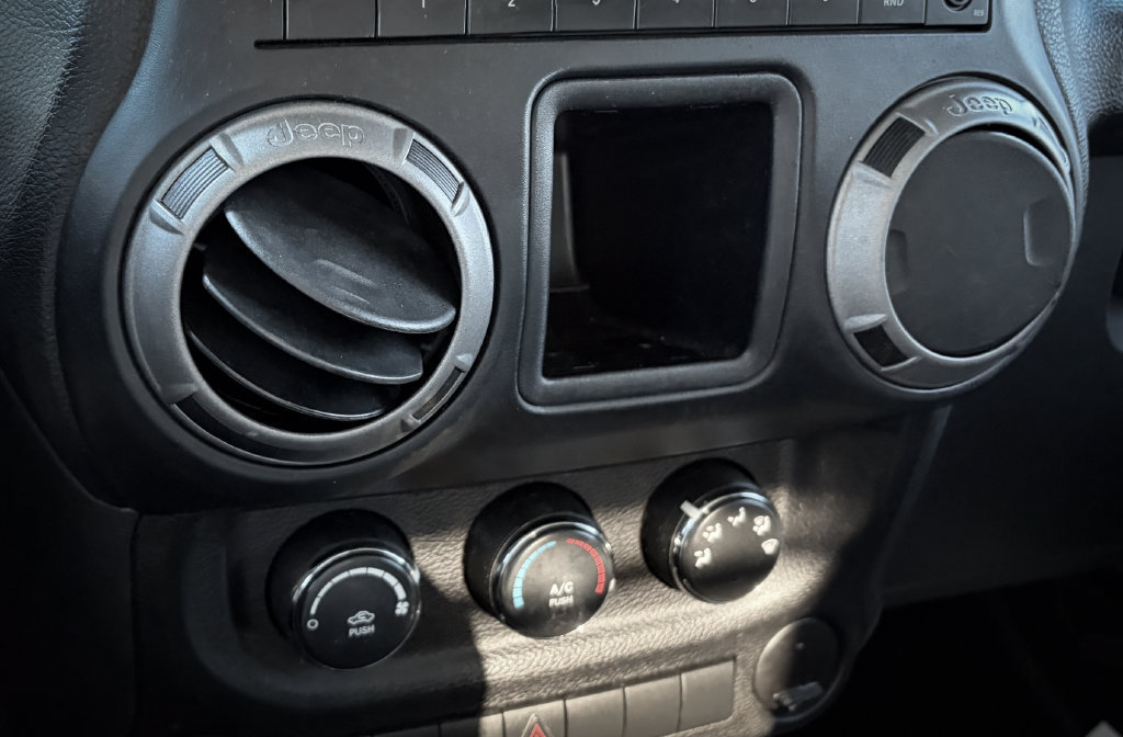 Used 2012 Jeep Wrangler Sport AWD/4WD image 10