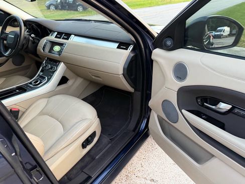 Used 2016 Land Rover Range Rover Evoque SE Premium image 24