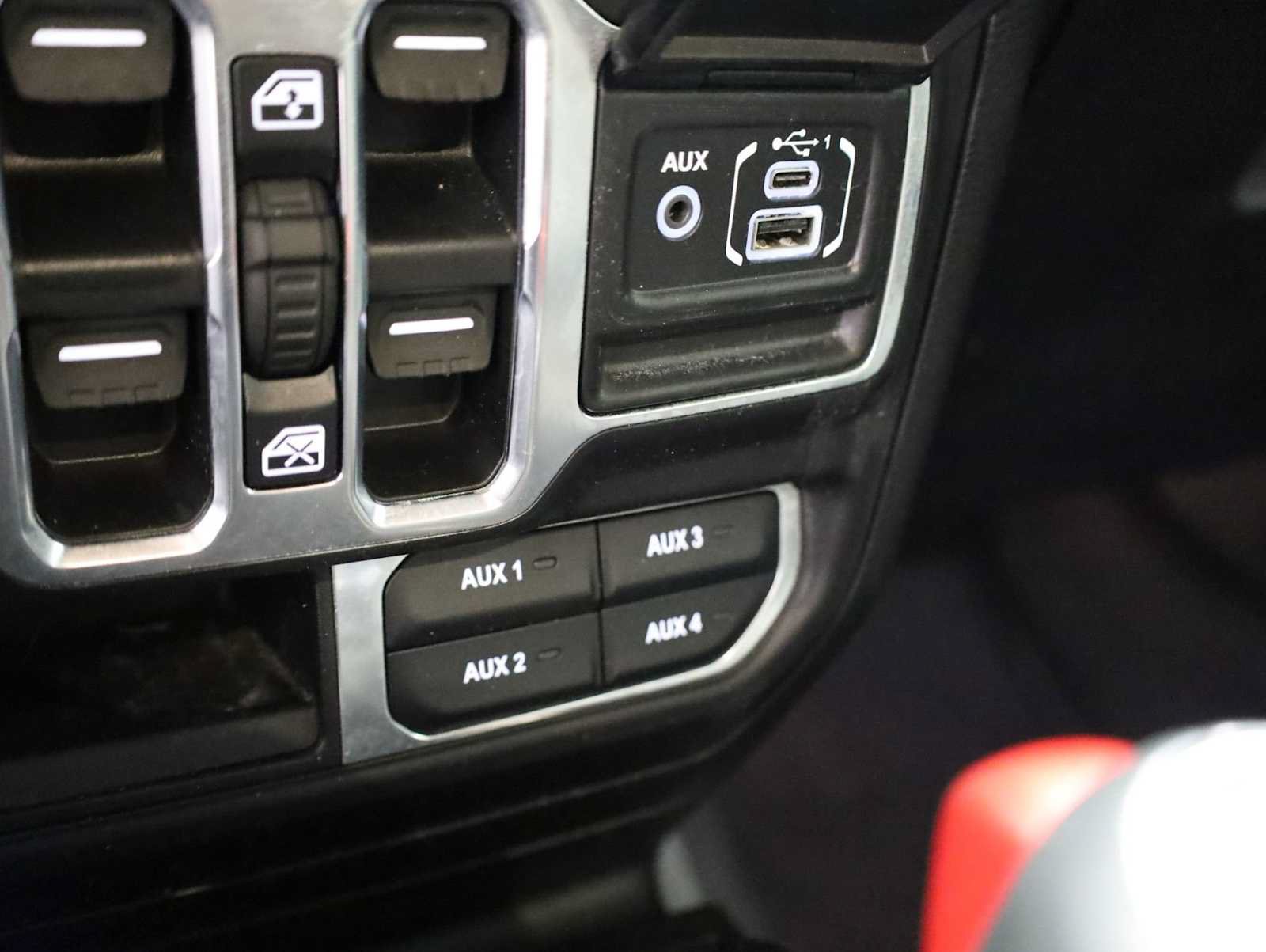 Used 2021 Jeep Wrangler Unlimited Sahara AWD/4WD image 32