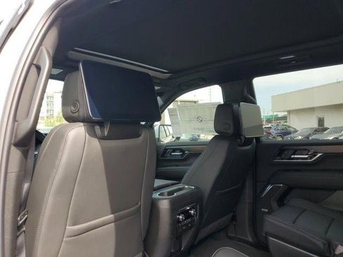 New 2026 GMC Yukon Denali w/ Denali Reserve Package image 8