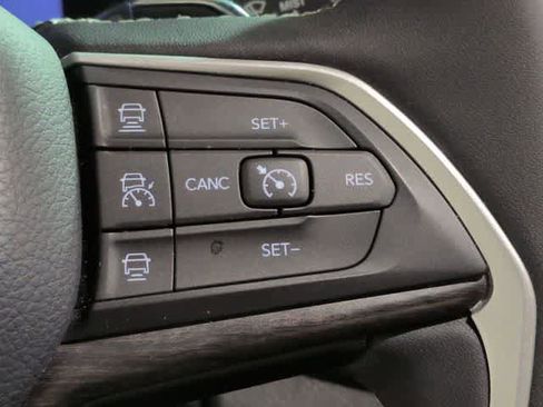 Used 2023 Jeep Grand Cherokee Limited w/ Luxury Tech Group II AWD/4WD image 24