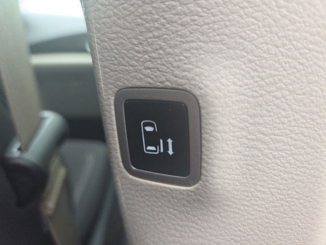 Used 2023 Chrysler Voyager LX FWD image 47