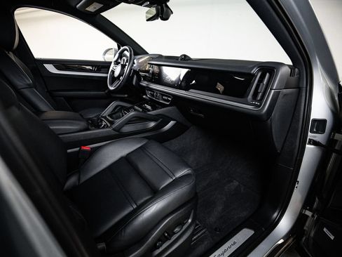 Certified 2024 Porsche Cayenne Coupe AWD/4WD image 28