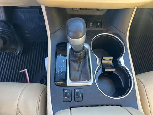 Used 2018 Toyota Highlander SE image 24