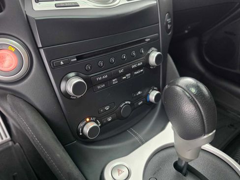 Used 2018 Nissan 370Z Touring RWD image 24