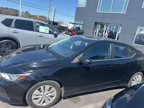 Used 2022 Nissan Sentra S FWD image 2