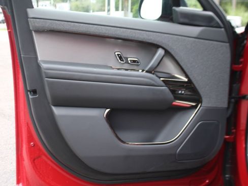 Used 2024 Land Rover Range Rover Sport Dynamic SE image 11