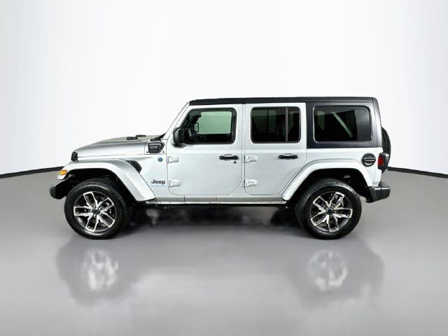 Used 2024 Jeep Wrangler Unlimited w/ Convenience Group AWD/4WD image 11
