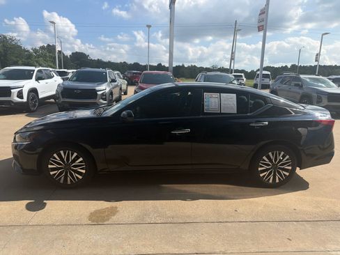 Used 2024 Nissan Altima 2.5 SV FWD image 3