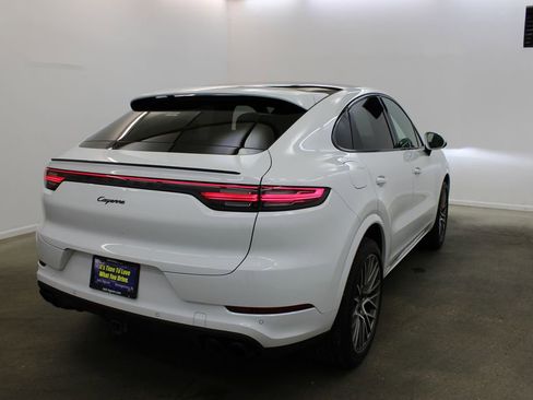 Certified 2023 Porsche Cayenne Platinum Edition image 7