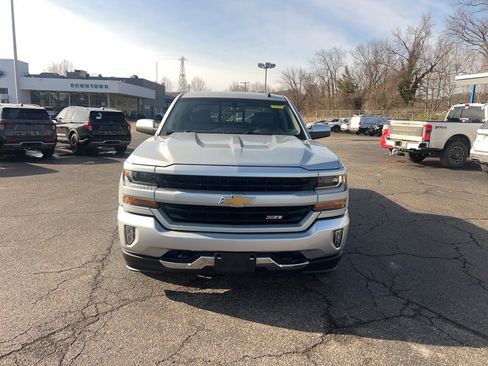 Used 2018 Chevrolet Silverado 1500 LT w/ LT Plus Package image 2