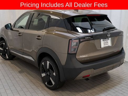 Used 2025 Nissan Kicks SR AWD/4WD image 3