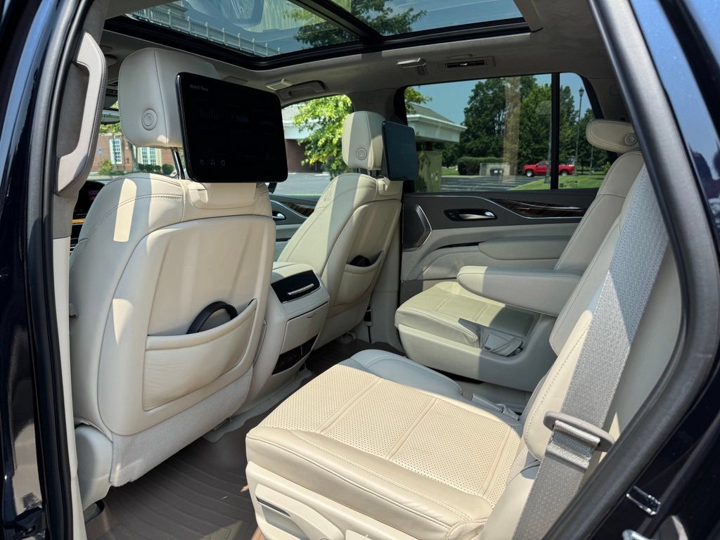 Certified 2023 Cadillac Escalade Premium Luxury Platinum w/ Heavy-Duty Trailer Package AWD/4WD image 15