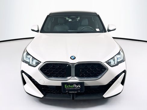 Used 2025 BMW X2 xDrive28i w/ Convenience Package AWD/4WD image 2