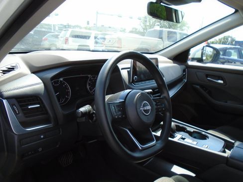 Used 2023 Nissan Rogue SV FWD image 13