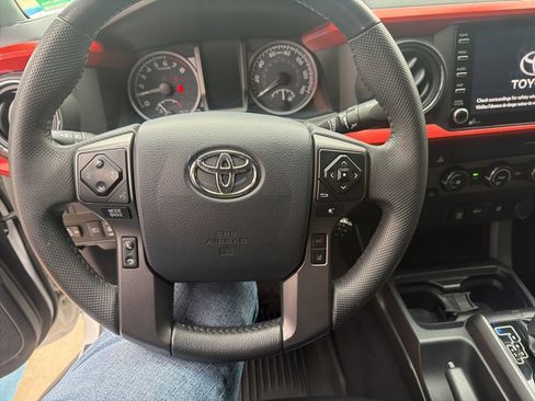 Used 2020 Toyota Tacoma TRD Sport image 10