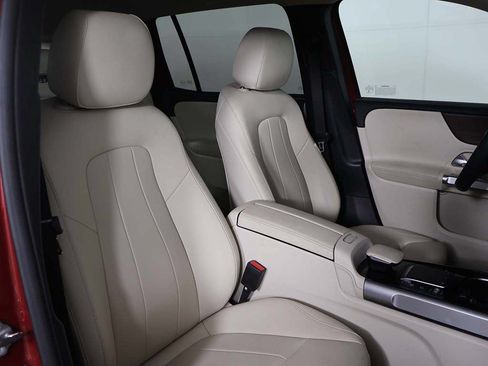Used 2022 Mercedes-Benz GLB 250 4MATIC image 25
