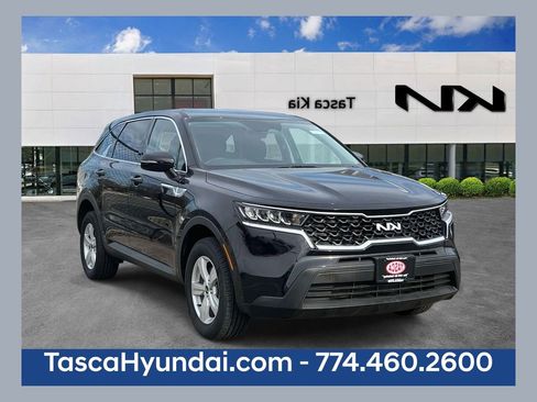 Used 2023 Kia Sorento LX AWD/4WD image 1