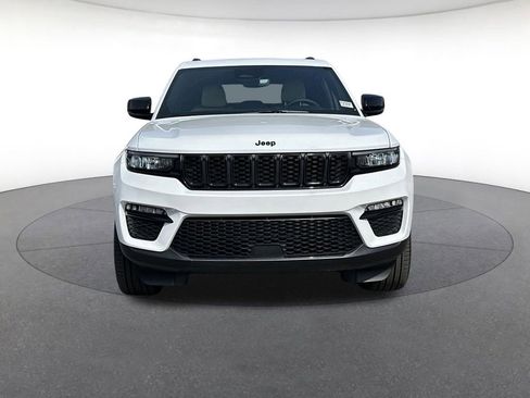 Certified 2025 Jeep Grand Cherokee Limited w/ Black Appearance Package AWD/4WD image 9