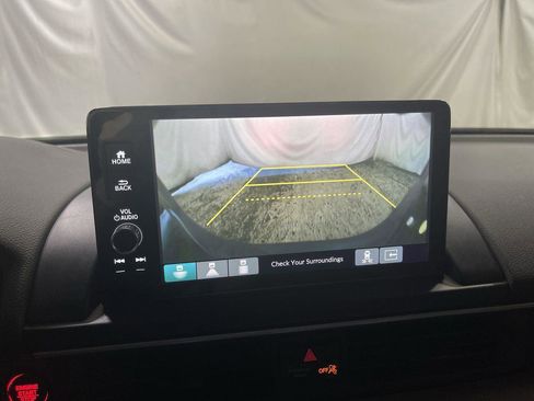 Used 2025 Honda Pilot Touring image 17