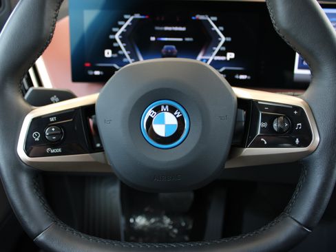 Used 2024 BMW iX M60 AWD/4WD image 18