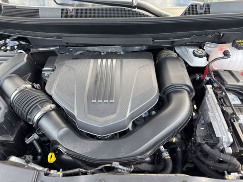 Used 2025 Chevrolet Traverse LT image 36