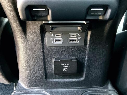 Used 2022 Jeep Wrangler Unlimited Sahara w/ LED Lighting Group AWD/4WD image 29