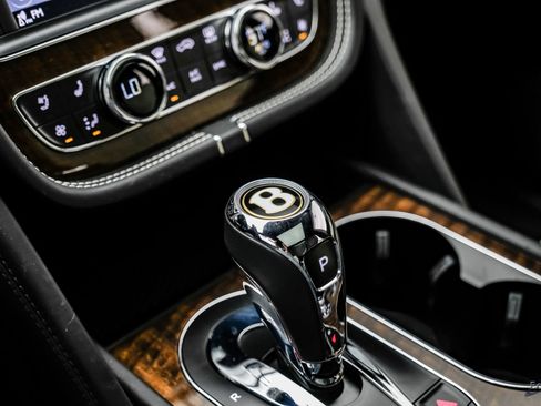 Used 2019 Bentley Bentayga image 54