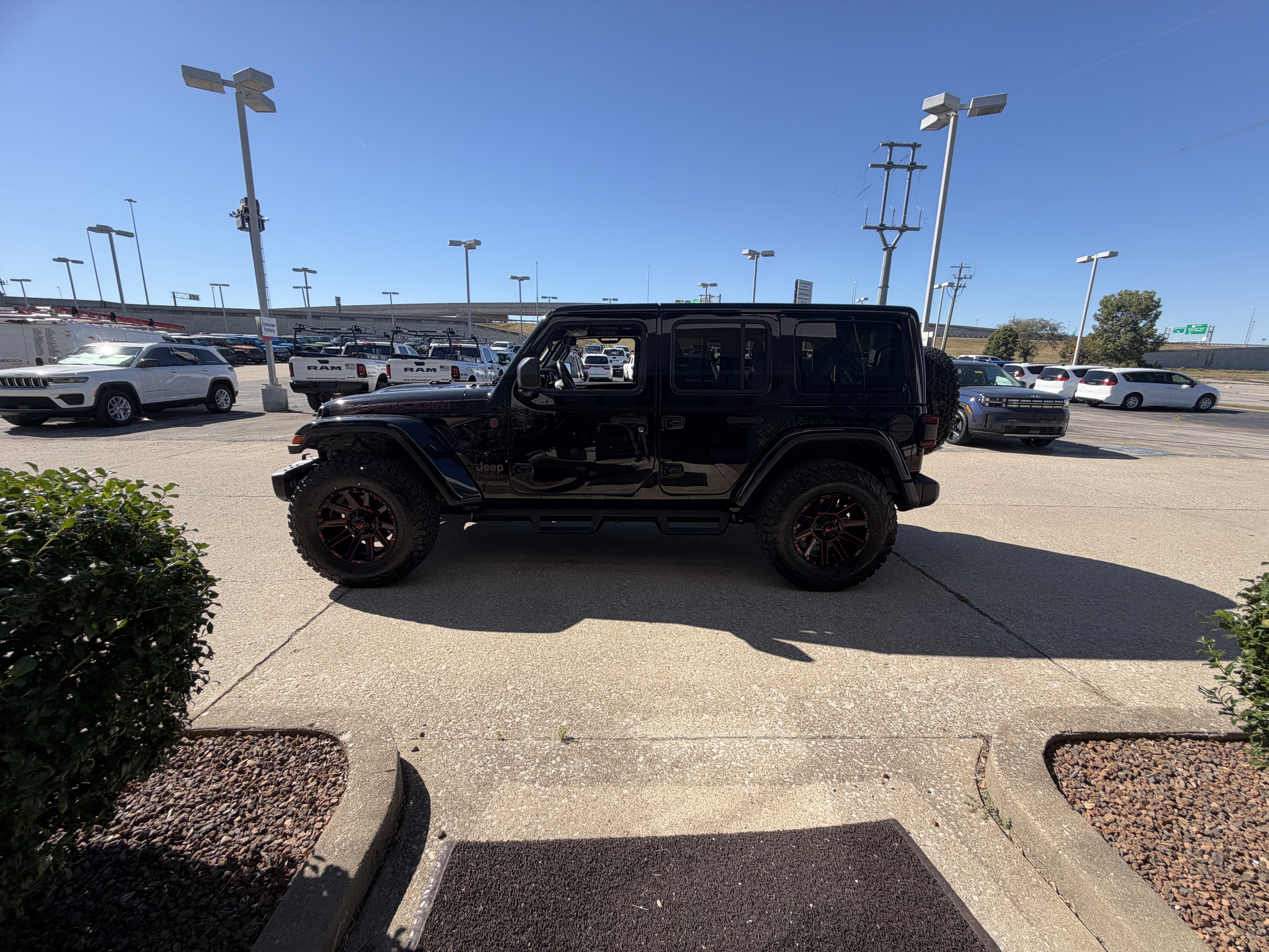 Used 2021 Jeep Wrangler Unlimited Rubicon AWD/4WD image 17