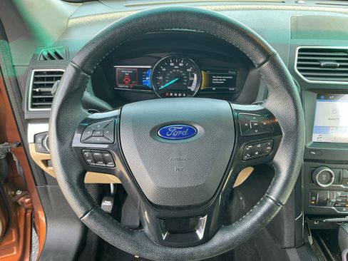 Used 2017 Ford Explorer XLT w/ Equipment Group 202A image 9
