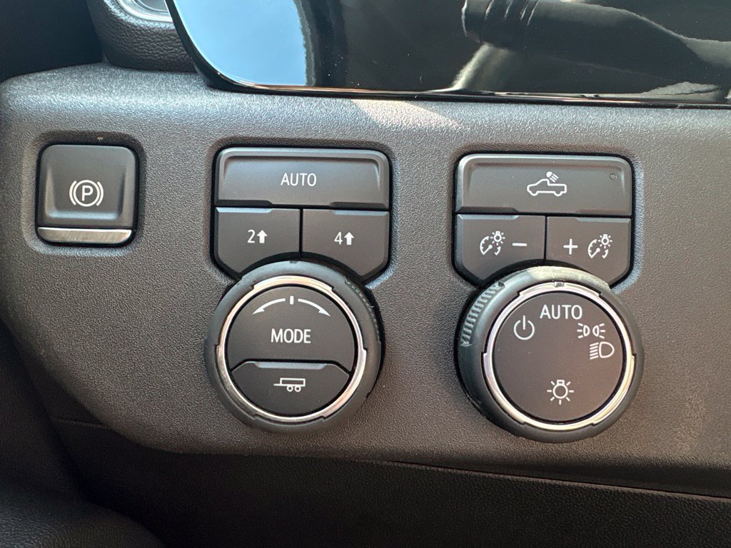 Used 2025 Chevrolet Silverado 1500 LT AWD/4WD image 21