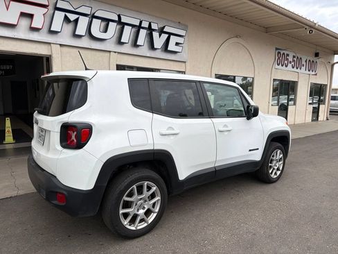 Used 2023 Jeep Renegade Latitude AWD/4WD image 2