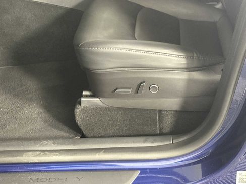 Used 2022 Tesla Model Y Long Range AWD/4WD image 9