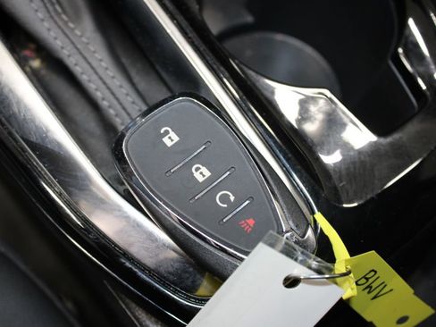 Used 2025 Chevrolet Trax LT image 32