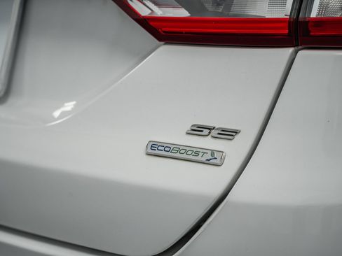 Used 2017 Ford Fusion SE FWD image 9