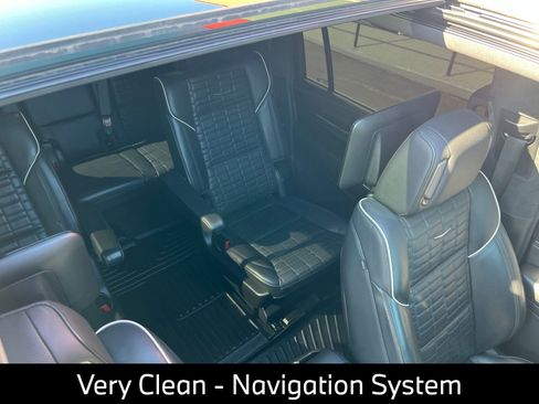 Used 2024 Cadillac Escalade ESV Premium Luxury Platinum AWD/4WD image 12