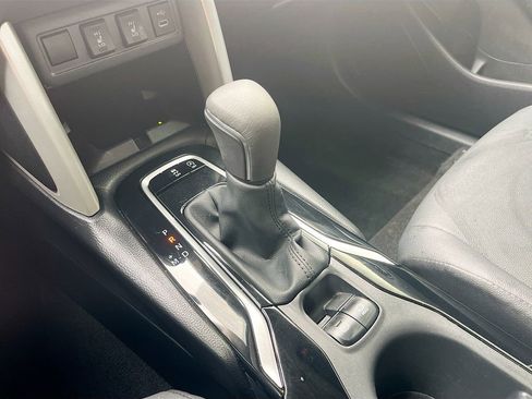 Used 2024 Toyota Corolla Cross XLE w/ Convenience Package AWD/4WD image 16