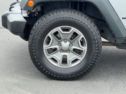 Used 2015 Jeep Wrangler Unlimited Rubicon w/ Dual Top Group AWD/4WD image 14
