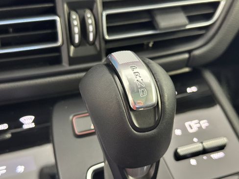 Certified 2022 Porsche Macan AWD/4WD image 26
